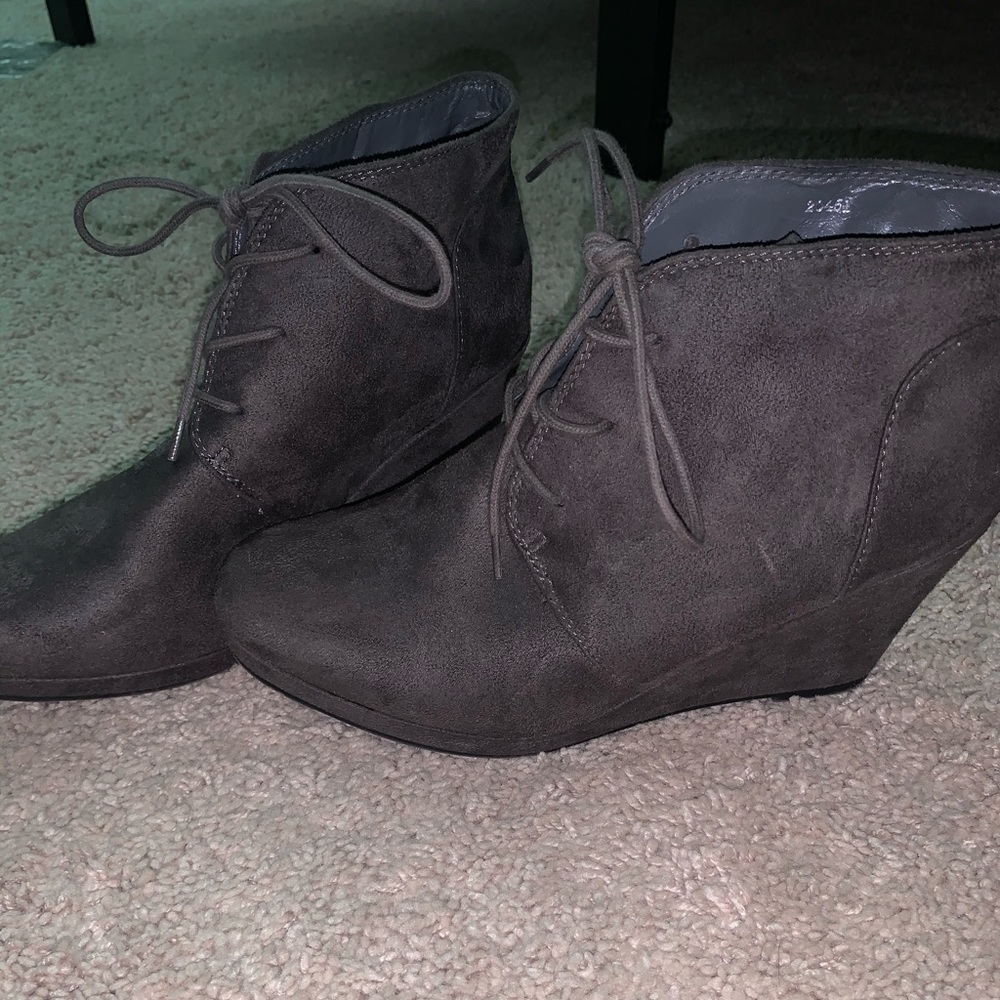 Women’s Size 10 Grey Suede Booties